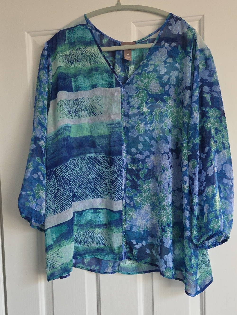 Chicos Semi-sheer Blue Floral & Stripe V-Neck Women's Blouse XXL.